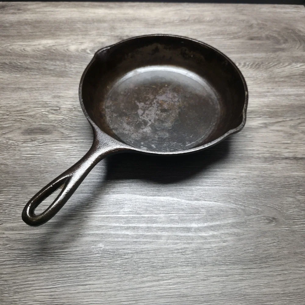 Vintage Lodge #5 SK Cast Iron Skillet - 3-notch Heat Ring - Double Spouts